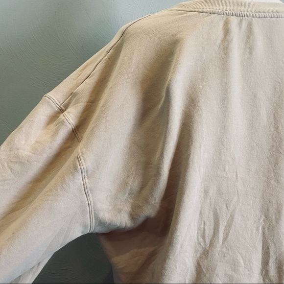 Alice + Olivia Amirah Crewneck Sweatshirt - Picture 13 of 14